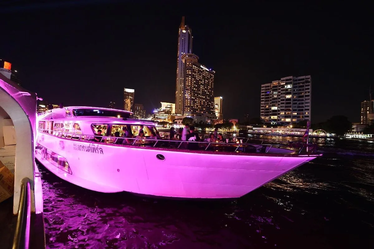 ล่องเรือเจ้าพระยาราคาย่อมเยา | รีวิวการล่องเรือสุดคุ้มในกรุงเทพ