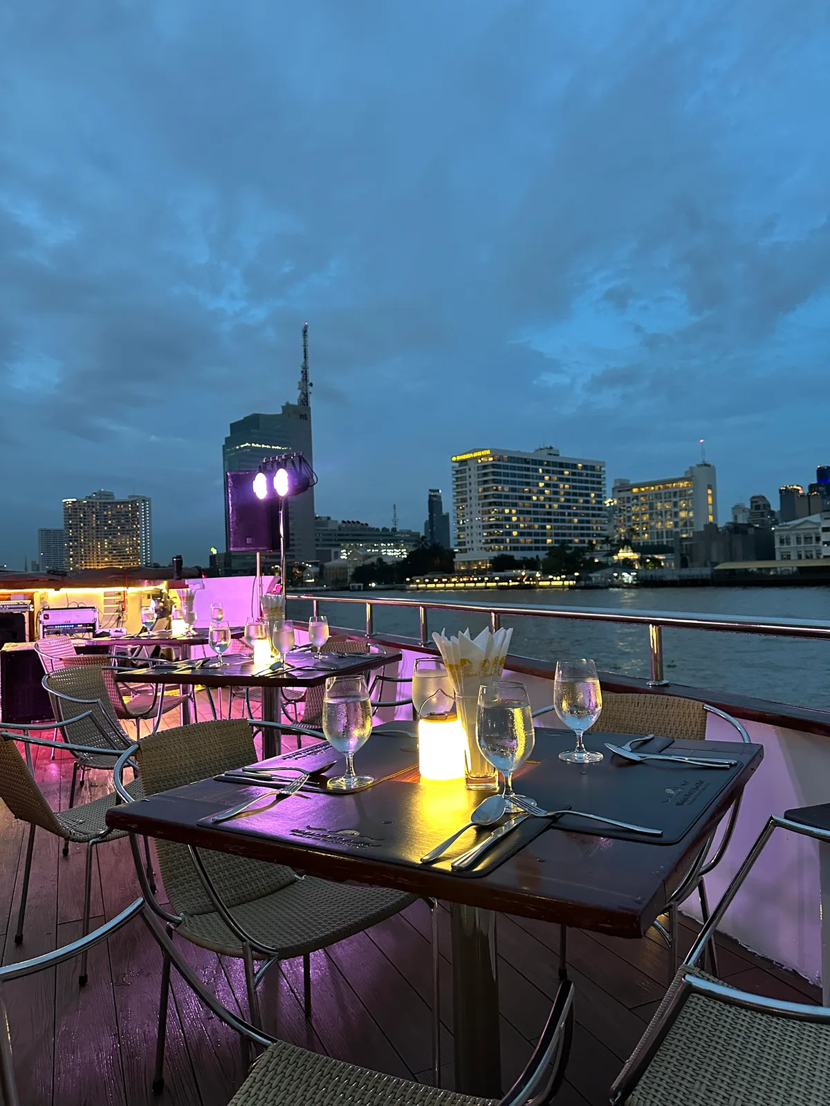 ปีใหม่ กรุงเทพ เรือเพิร์ล บูติก ครูซ 2