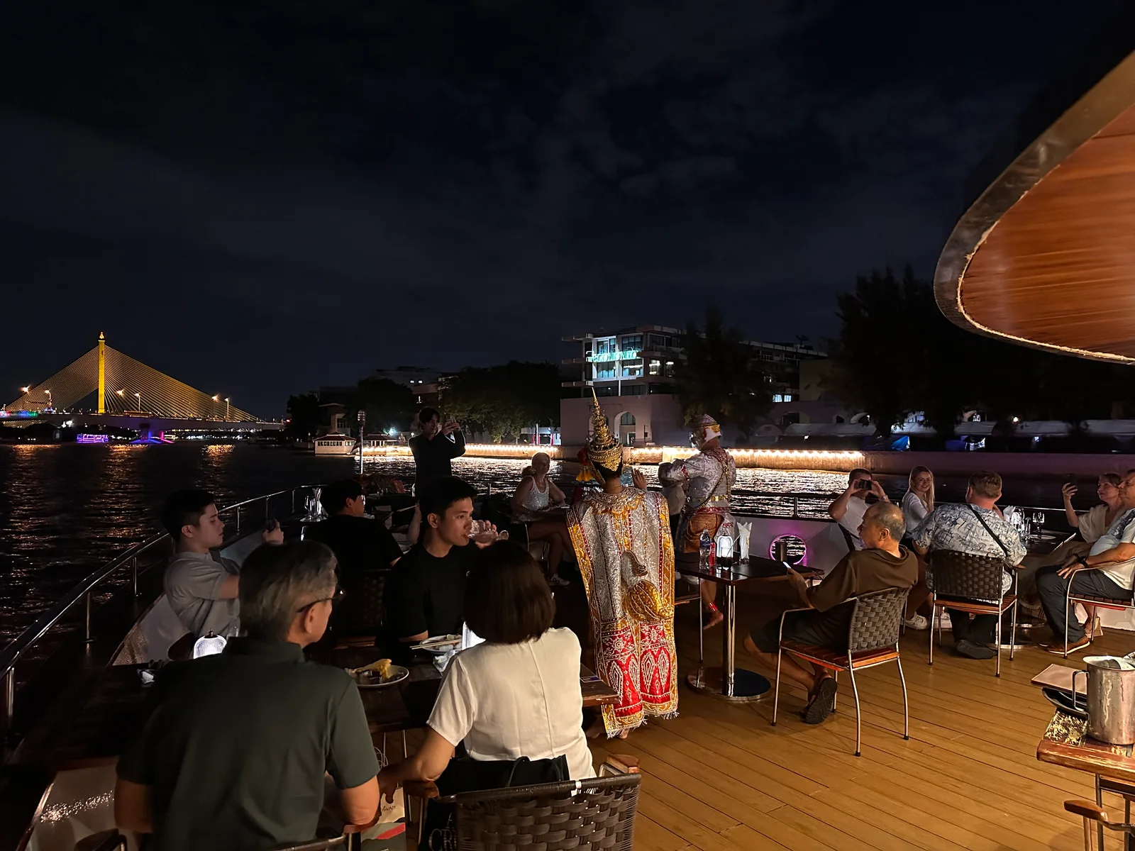 ปีใหม่ กรุงเทพ เรือเพิร์ล บูติก ครูซ 9